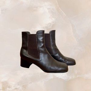 SALVATORE FERRAGAMO Vintage Chelsea Ankle Boots Dark Brown Block Heel Boutique 7